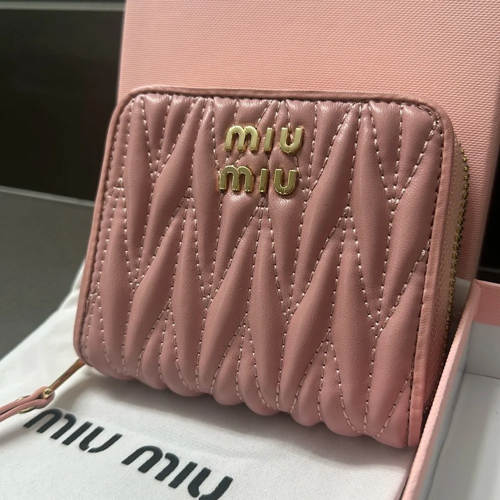 Miu Miu leather zip around wallet Pink 🎀 - Picture 2 of 7